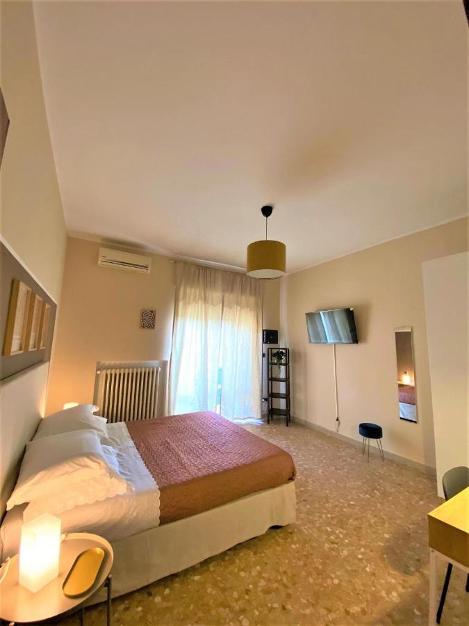 Casa Viola A 900 Mt Dalla Staz. Centrale Pescara Exterior foto